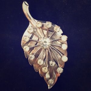 Vintage silver-tone rhinestone brooch